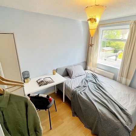 Cozy Sunlit Room In West London Yiewsley Exterior foto